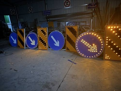 平顶山平顶山河南太阳能自发光交通路标牌厂家